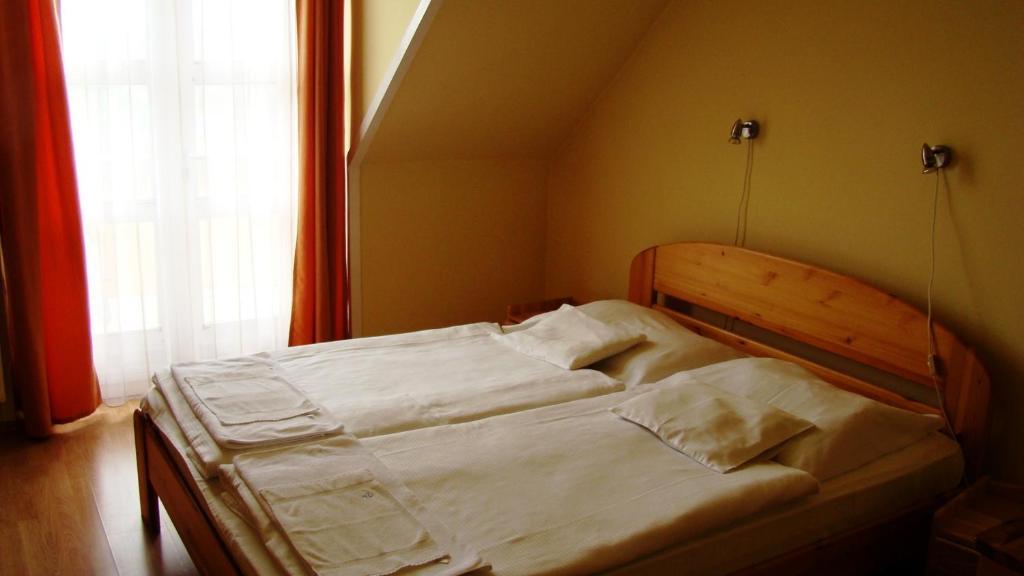 Thermal Apartmanhaz Komarom Phòng bức ảnh